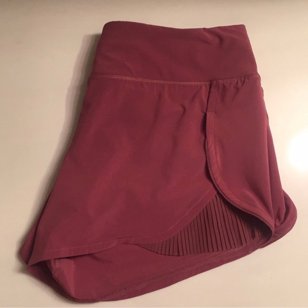 Lululemon speed shorts with pleat detail